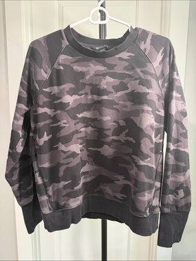 Athleta Cropped Charcoal & Black Camo Pullover Sweatshirt-front zip pocket